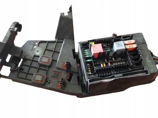 Блок запобіжників mercedes w223 2239061202