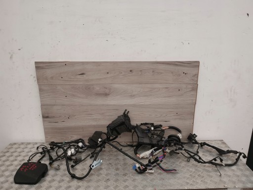 BFCR67010 - Mazda 3 iv bp седан коробка запобіжників установка 2.5 19р сша