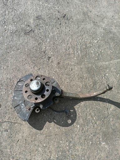 AudiOpelAudi2068 - Поворотний кулак з ступицею лівий або правий mercedes s500