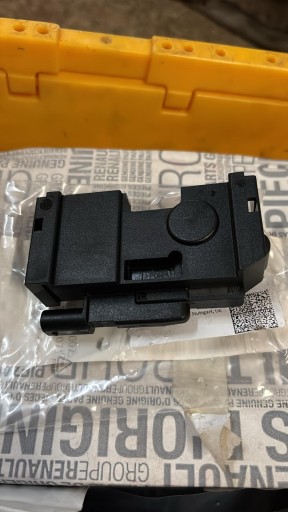 MERCEDES W204 W205 W206 W213 sensor cover of a lock bonnets A2048703158