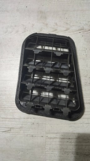 KIA Rio IV 18r grid below bumper