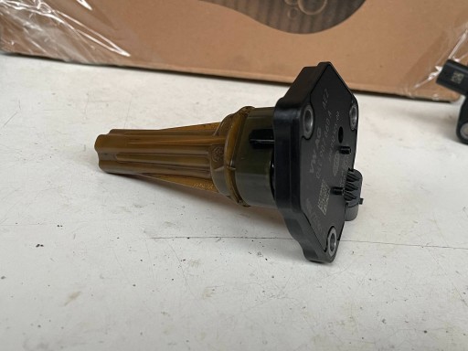 sensore Livello olio VOLKSWAGEN TOURAN III 04C907660A @M