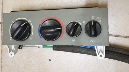 D0499 - ПАНЕЛЬ РЕГУЛЯТОРА ВЕТРОВОГО СТЕКЛА RENAULT KANGOO И OE