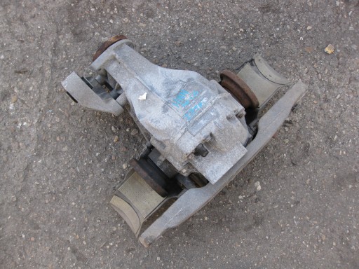 AUDI A6 C6 KOMBI 2.7 TDI 07R diff differential rear part