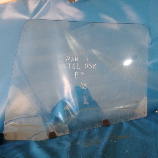 Стекло правая передняя правая дверь MAN TGL 8.180 2008r.