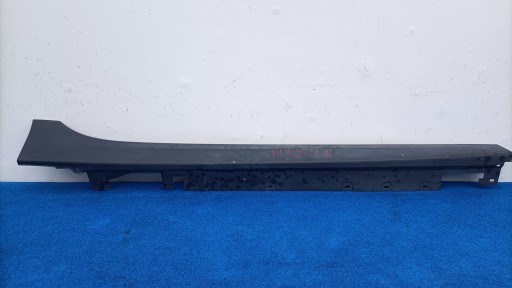 BMW 1 2 F40 F44 right threshold moulding threshold 51777461382 H321LR