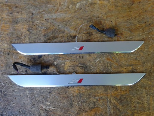 5F4947417C - SEAT LEON III CUPRA 5D LIFT ПАНЕЛІ ДВЕРІ З ПІДСВІТЛЕННЯМ, ПРАВА, ЛІВА, КОМПЛЕКТ