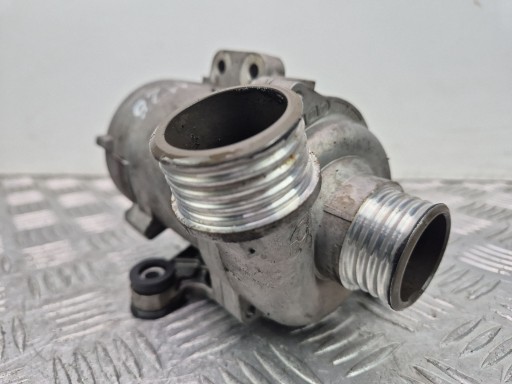 BMW 5 F10 F11 530i water pump N52B30AF 7583836