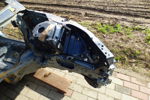 quarter quarter left front 723 VOLVO XC60 II