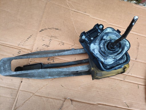 2004 Mercedes-Benz E W211 gear lever changes of the gear A2112671324