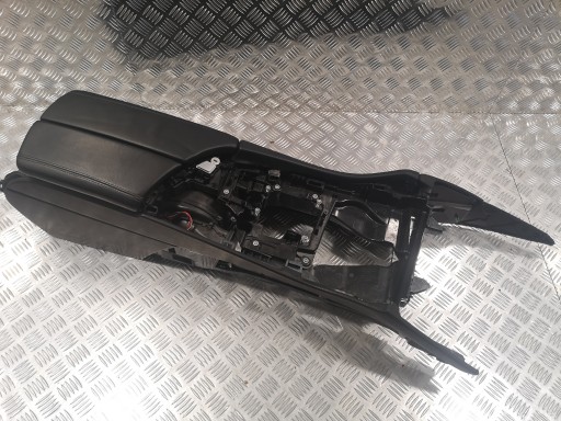 Центральний підлокітник тунелю BMW F10 F11 4-зони