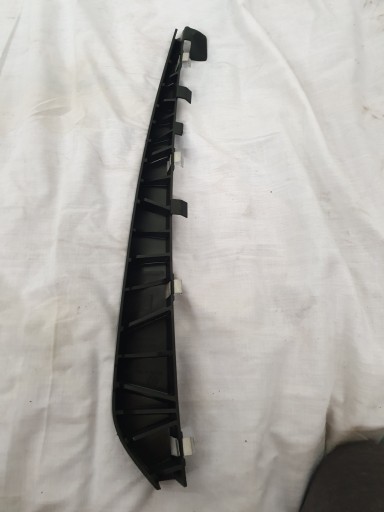 4M8837152A - AUDI Q8 кришка обшивка права