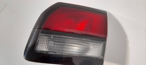 Mazda 626 Hatchback Feux phare Arrière Droit du capot 13261825 (R477)