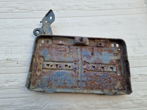 АКУМУЛЯТОРНА БАЗА MERCEDES W123 220D СЕДАН