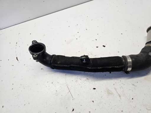 AUDI A3 8V cijev crijevo prijenos interkulera 2.0 TDI 04L145762AD