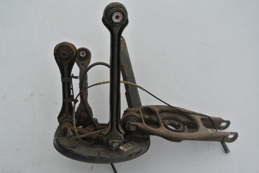 Bmw e90 e92 335i лівий задній поворотний кулак