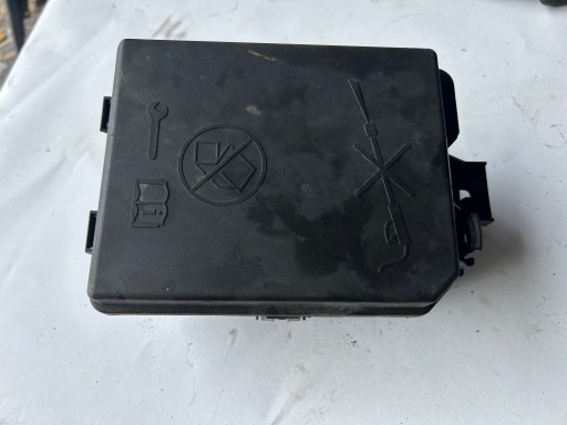 13451889AAXU - OPEL CORSA E 1.4 БЛОК ПРЕДОХРАНИТЕЛЕЙ 30959L