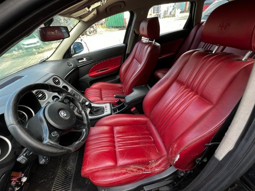 ALFA ROMEO 159 КРАСНЫЙ ИНТЕРЬЕР СИДЕНЬЯ БЕКОН