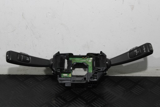 MANETKA Essuie glaces Indicateurs de direction VOLVO V40 II 2 D2 31481764