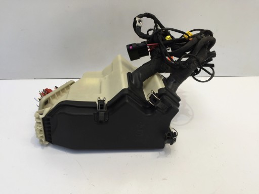 A1725400182 - Mercedes slc w172 2.0cgi 2019 блок предохранителей