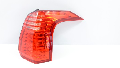 Peugeot 5008 і ліхтар задній правий