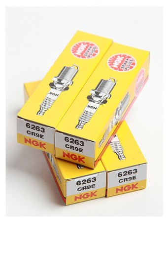 6263CR9E - SUZUKI GSX-R 600 750 SRAD СВІЧКИ ЗАПАЛЮВАННЯ CR9E
