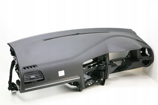 console dashboard instrument panel UK RHD VW GOLF VII 7 GTE
