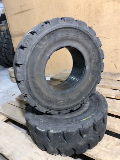 Повна шина 18x7-8 Forza