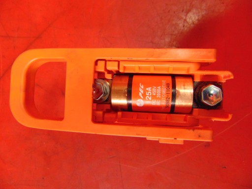 3Q3 1.5 - TOYOTA PRIUS 2 II W20 предохранитель 90982-11049