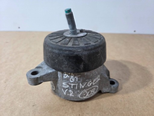 Kia Stinger 3,3GT engine mount right (309)
