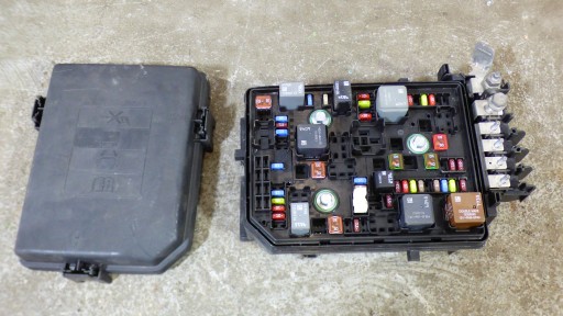 Module fusibles 39040853 39019198 stBDB OPEL ASTRA K V