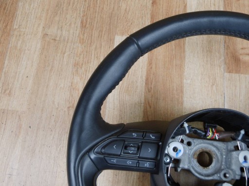 Toyota Yaris IV lenkrad GRZANA