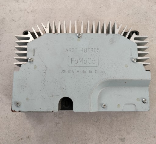 AR3T-18T805-AA - 2010 2014 FORD MUSTANG УСИЛИТЕЛЬ