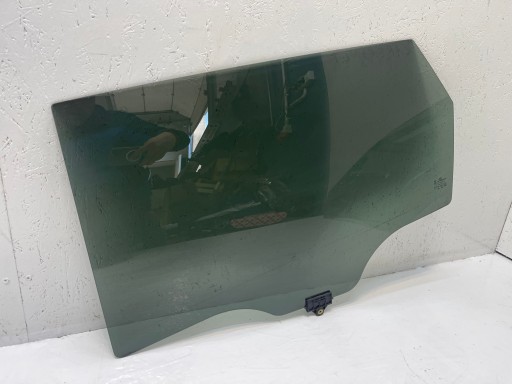 KIA CARENS IV СТЕКЛО ЗАДНЕЙ ЛЕВОЙ ДВЕРИ