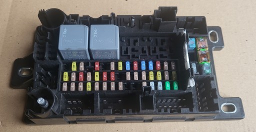 K8D2-14A073-BE - Блок запобіжників land rover jaguar bsi