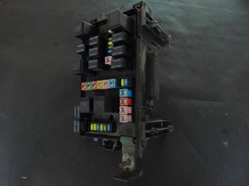 P05087269AH - Блок запобіжників chrysler 300c