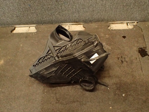 Корпус воздушного фильтра AUDI A4 8K133837