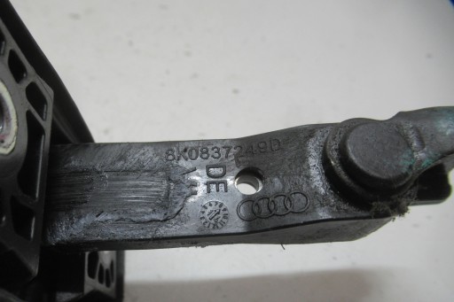 AUDI A4 B8 FL 2.0 TFSI 14R limiter door front 8K0837249D