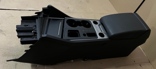 IDEALNY KPL. armrest VW TOUAREG III 760 1