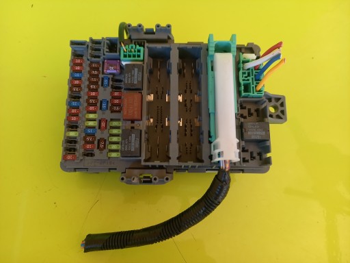 T1E-E011, - Блок предохранителей t1e-e011 honda cr-v iv 12 лет