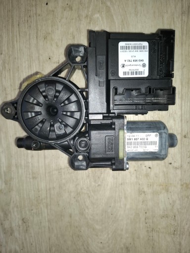 Электродвигатель правого стеклоподъёмника vw 5m1837402q