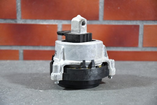engine mount right BMW 5 G30 G31 X3 G01 X4 G02 X6 G06 26033km 6860496