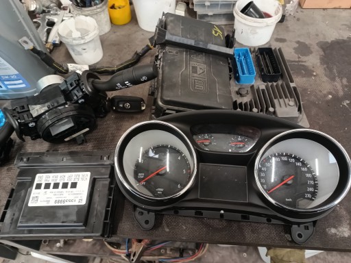 Opel insignia b ii lift 2.0 174 км комплект контролера двигуна 55515947 eu