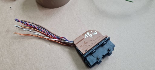 Q5 8R SQ5 connecting spoiler KOSTKA ZLACZE door 8R0972701 A4 B8 A5 8T