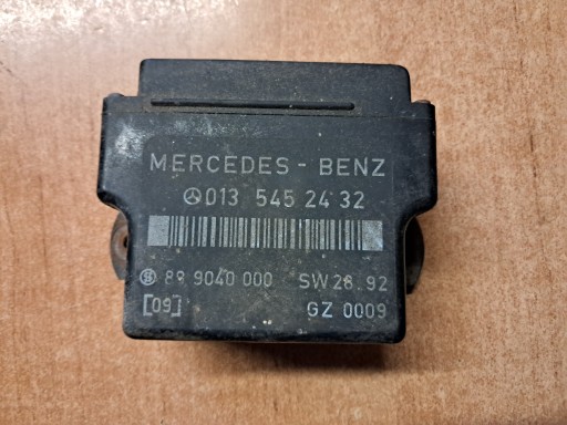 Реле свічок розжарювання mercedes w124 2.5d 0135452432