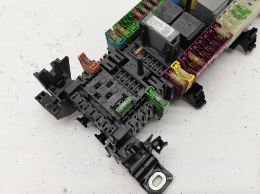 fuse box MERCEDES B-class W246 1.8