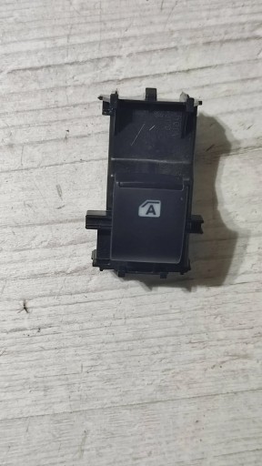 Toyota C-HR and 1.2 19r button window control switch windows