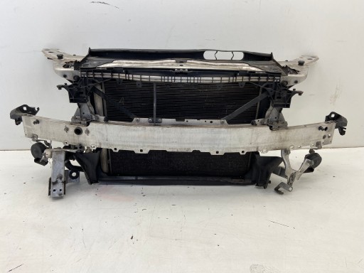 W205 c300 hybrid amg 2016 передній прохід w205 c300 hybrid amg 2016