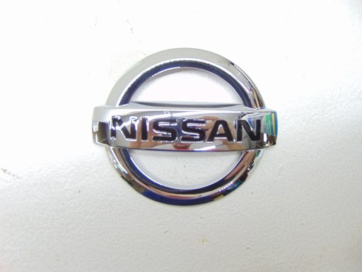84890-4CL0A - NISSAN X-TRAIL T32 ЛОГОТИП-ЭМБЛЕМА НА ЗАДНЕЙ КРЫШКЕ БАГАЖНИКА 848904CL0A