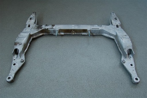 99634108114 - Porsche 996 поперечне кріплення, санки